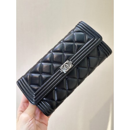 샤넬 보이 장지갑 램스킨