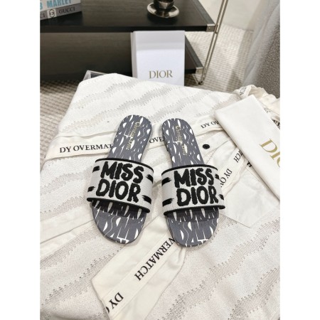 디올 디웨이 뮬 자수 샌들