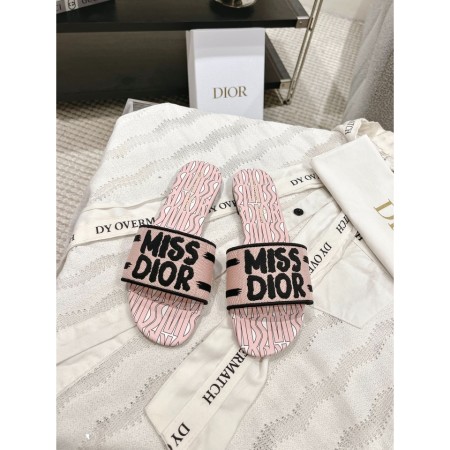 디올 디웨이 뮬 자수 샌들