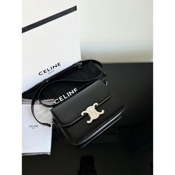 셀린느 샤이니 카프스킨 틴 트리옹프 백