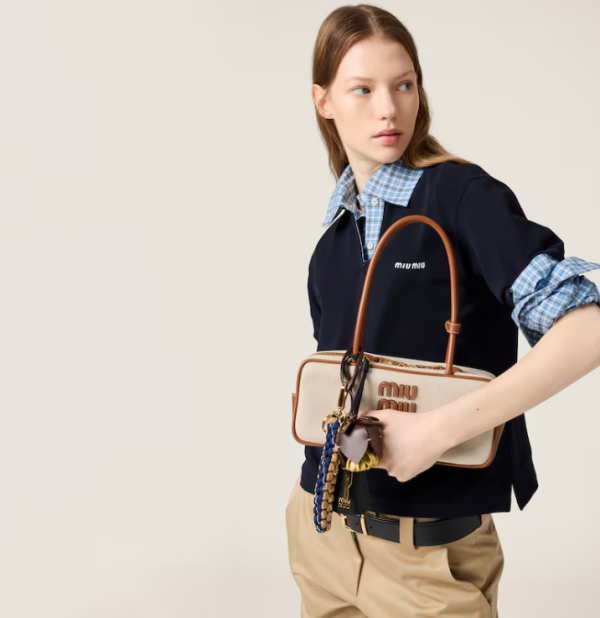 미우미우 캔버스 및 가죽 보 백