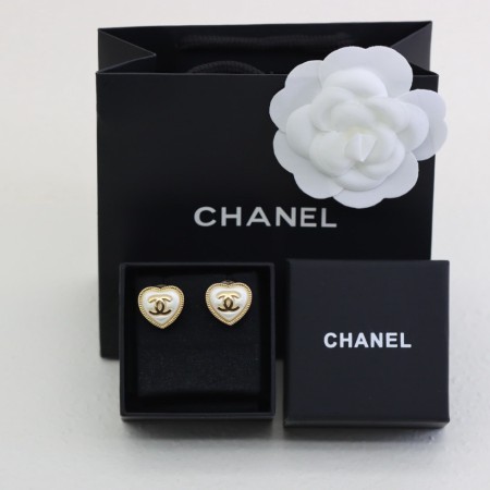 샤넬 CC 로고 하트 귀걸이