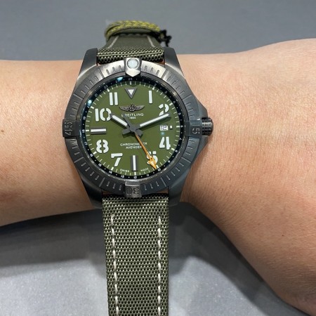 브라이틀링 어벤저 오토매틱 Gmt 45mm