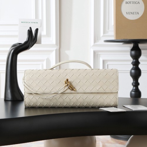 보테가보네타 안디아모 클러치백