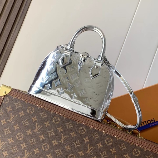 루이비통 알마 BB 숄더백